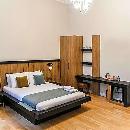 Luxir 4*